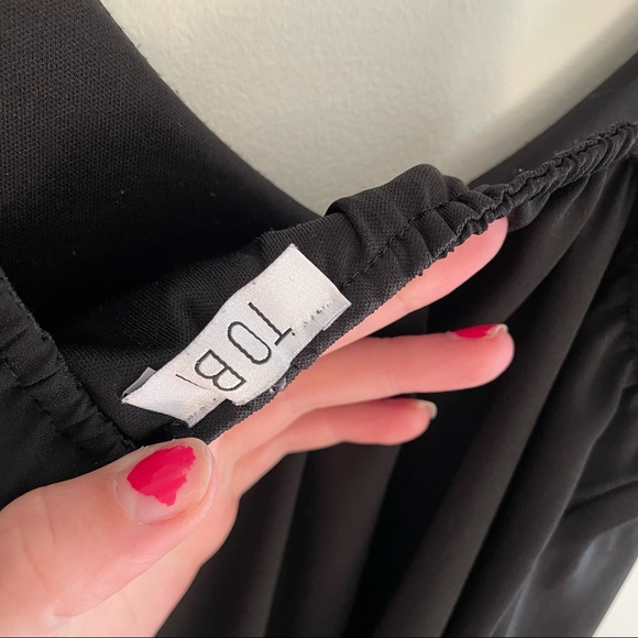 Tobi Black Shift Dress - Picture 4 of 4